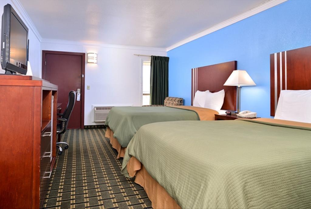 ادمون Executive Inn الغرفة الصورة