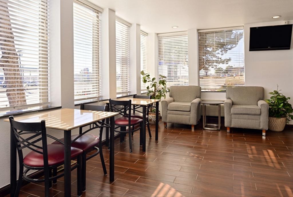 ادمون Executive Inn الغرفة الصورة